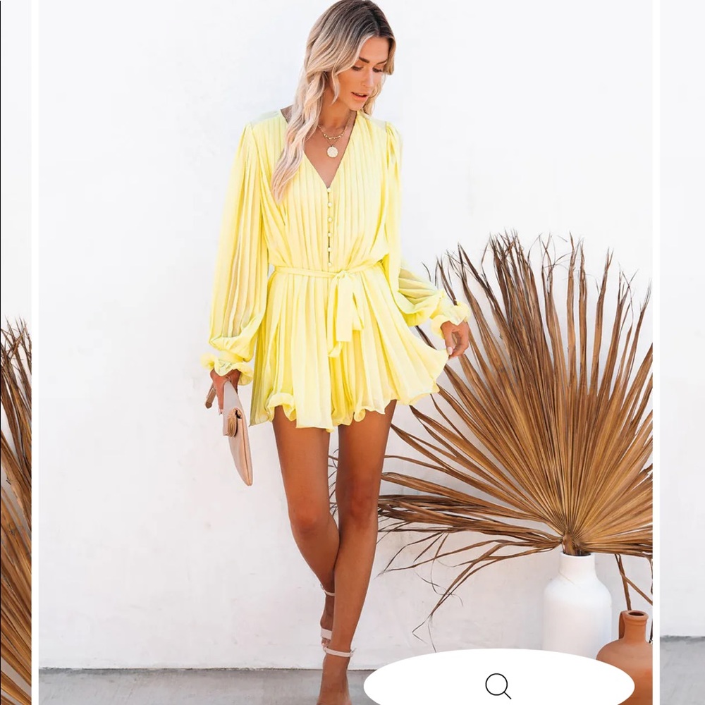 BNWT endless rose / vici Yellow Romper Small